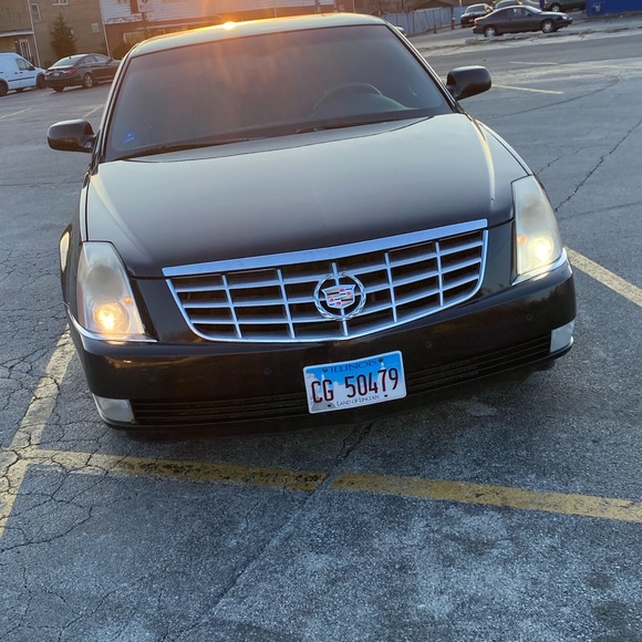 ‘07 Cadillac DTS - Picture 2 of 10